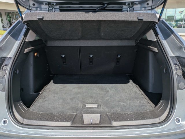 Used 2025 Chevrolet Trax LT FWD image 13
