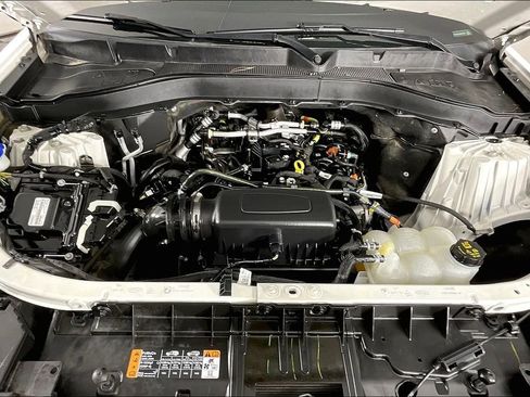 Used 2022 Ford Explorer XLT image 13