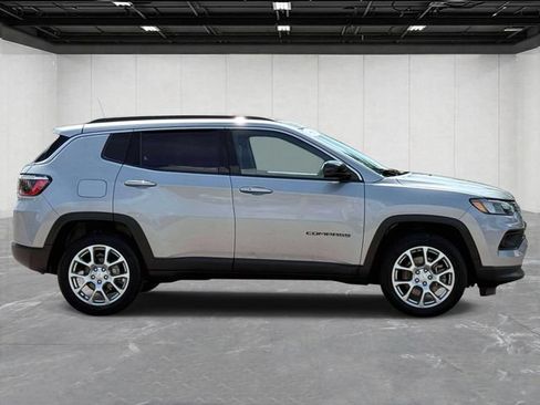 Certified 2024 Jeep Compass Latitude AWD/4WD image 6
