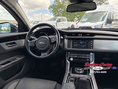 Used 2018 Jaguar XF Premium RWD image 20