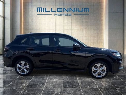 Used 2024 Honda HR-V LX image 3