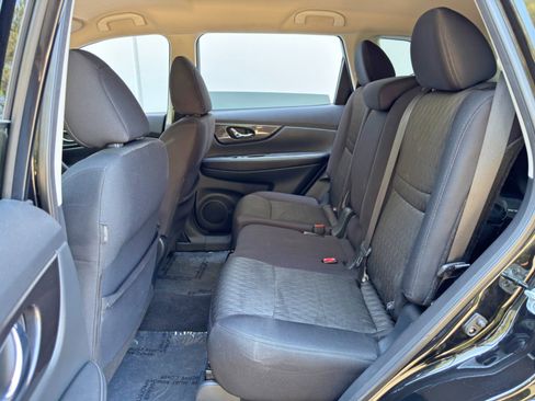 Used 2018 Nissan Rogue SV FWD image 34