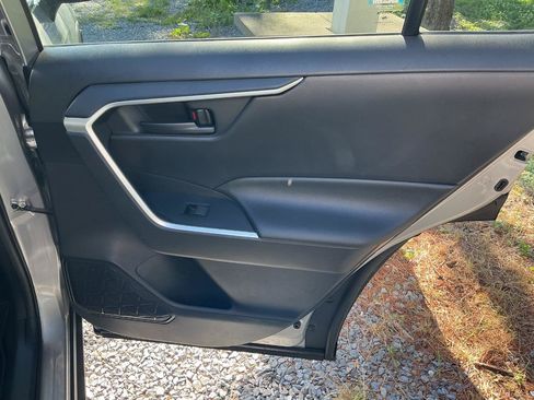 Used 2021 Toyota RAV4 LE w/ Carpet Mat Package (TMS) FWD image 18