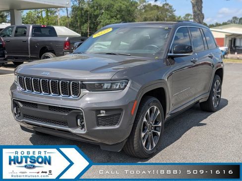 Used 2022 Jeep Grand Cherokee Overland w/ Luxury Tech Group IV image 2