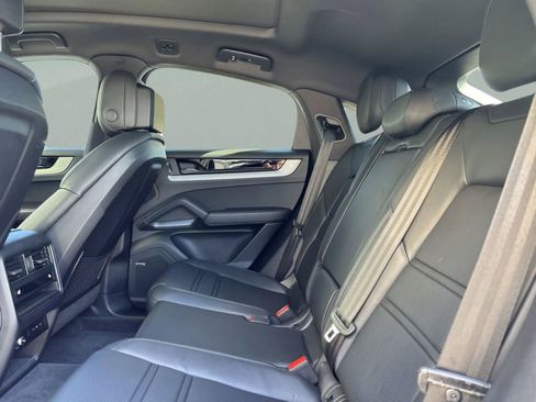 Used 2025 Porsche Cayenne E-Hybrid Coupe AWD/4WD image 15