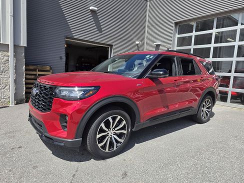 Used 2025 Ford Explorer ST-Line AWD/4WD image 7