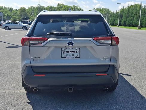Certified 2022 Toyota RAV4 LE AWD/4WD image 5