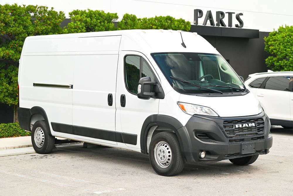 Used 2024 RAM ProMaster 2500 w/ Convenience Group FWD image 3