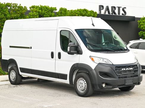Used 2024 RAM ProMaster 2500 w/ Convenience Group FWD image 3
