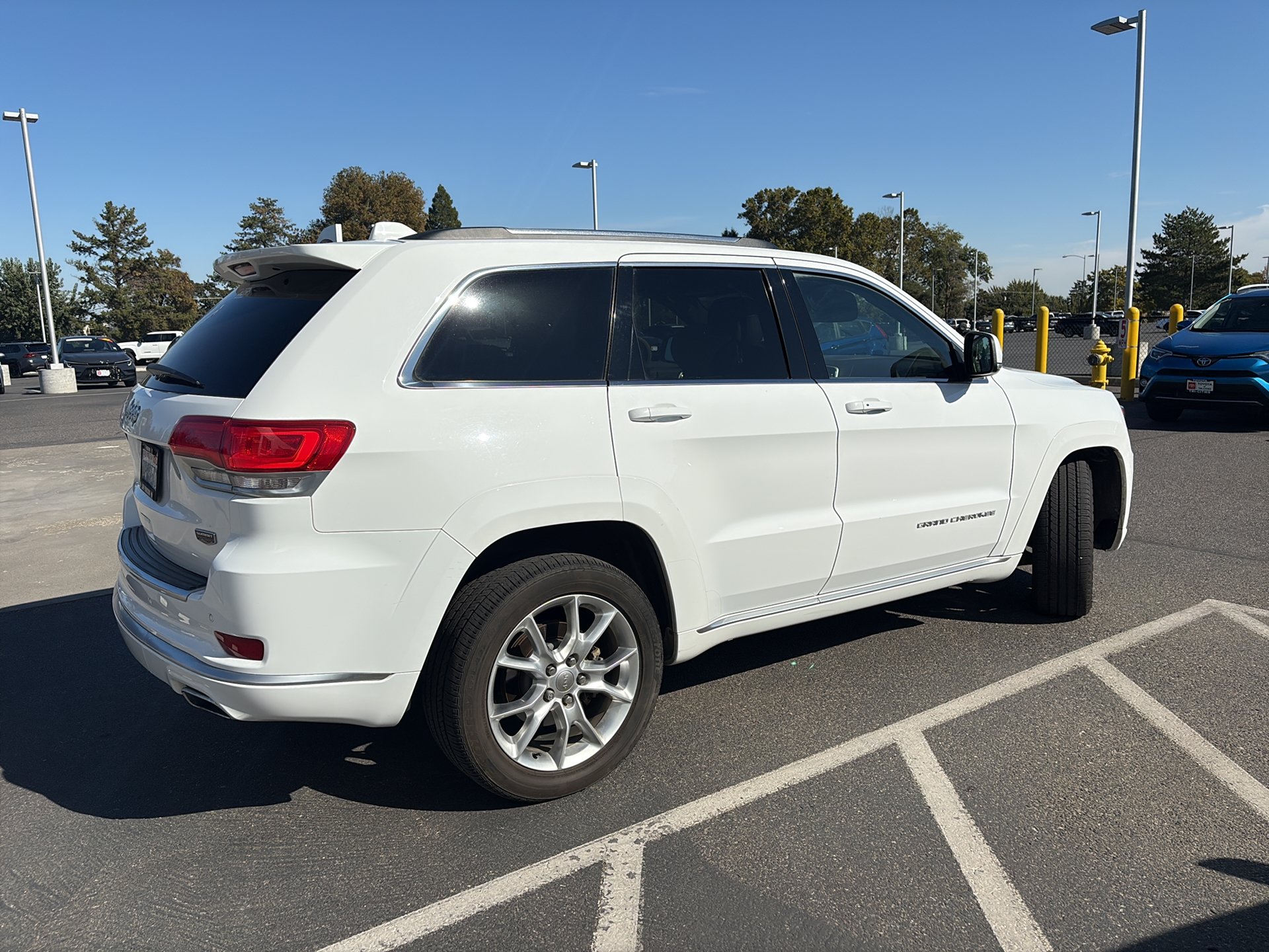 Used 2015 Jeep Grand Cherokee Summit w/ Platinum Series Group AWD/4WD image 16