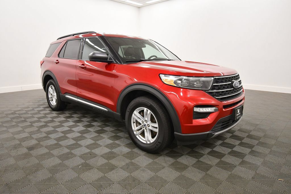 Used 2020 Ford Explorer XLT w/ Equipment Group 202A AWD/4WD image 10