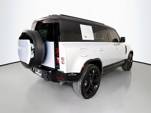 Used 2024 Land Rover Defender 110 X-Dynamic SE AWD/4WD image 5
