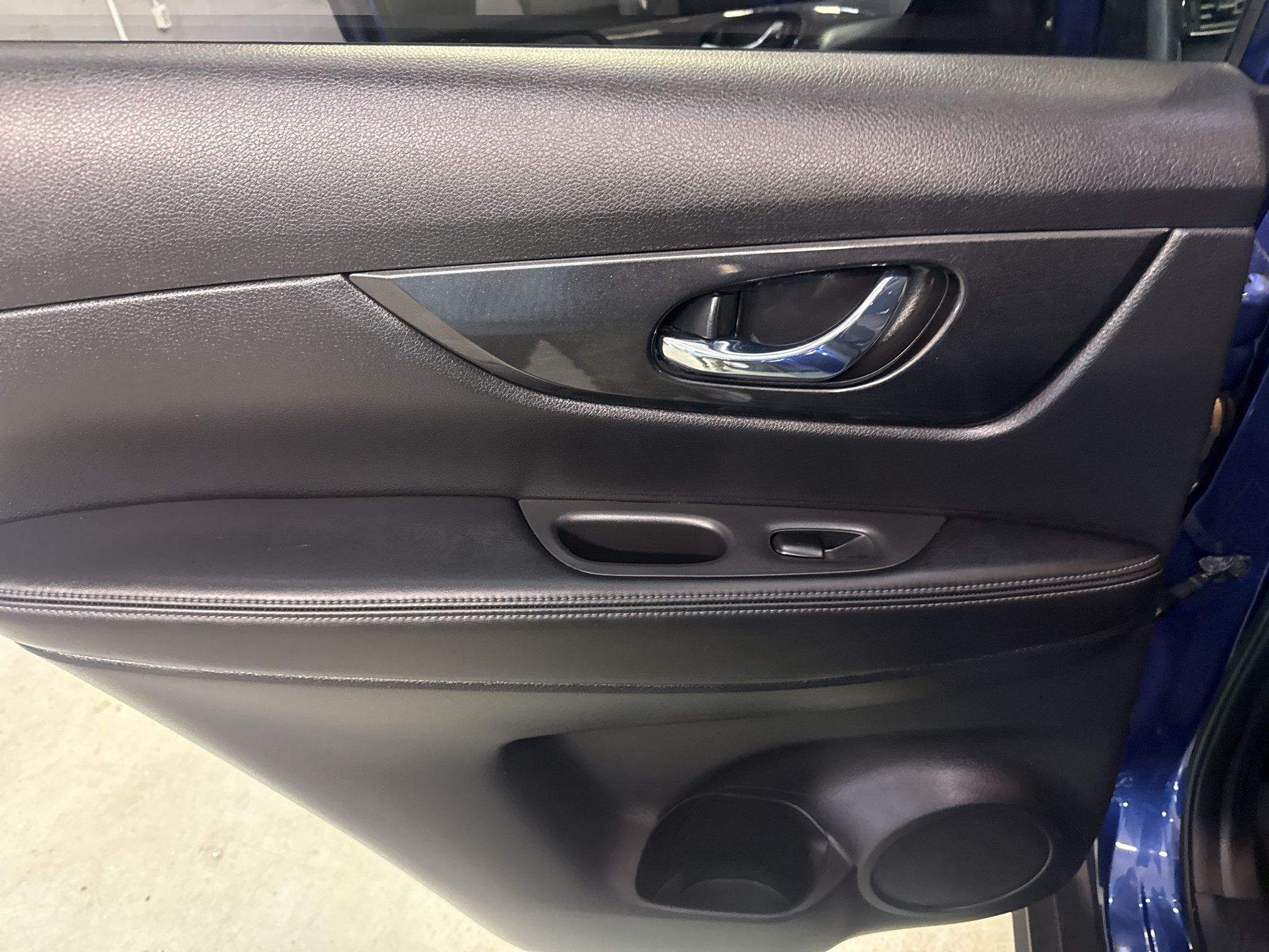Used 2017 Nissan Rogue SV AWD/4WD image 24