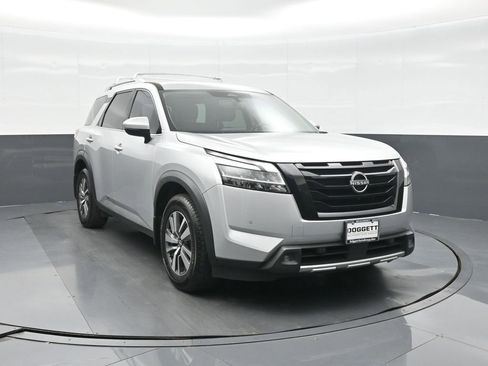 Used 2022 Nissan Pathfinder SL w/ Lighting Package (N92) image 18