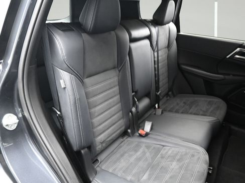 Used 2025 Mitsubishi Outlander SE AWD/4WD image 13