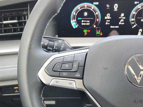 New 2026 Volkswagen Tiguan SE AWD/4WD image 17