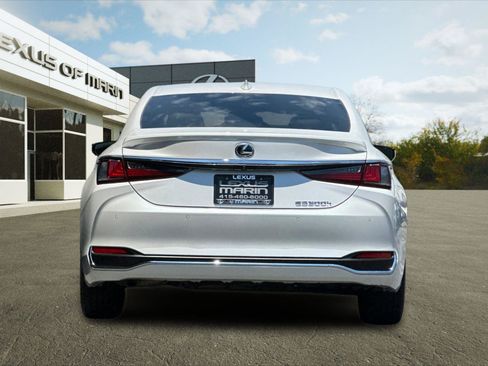 Used 2025 Lexus ES 300h w/ Premium Package FWD image 9