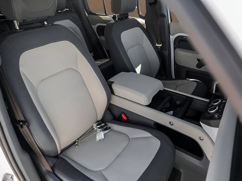 Used 2024 Land Rover Defender 110 X-Dynamic SE image 31