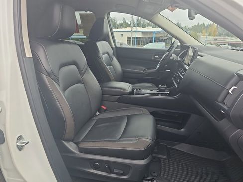 Certified 2023 Nissan Pathfinder SL w/ Lighting Package (N92) image 32