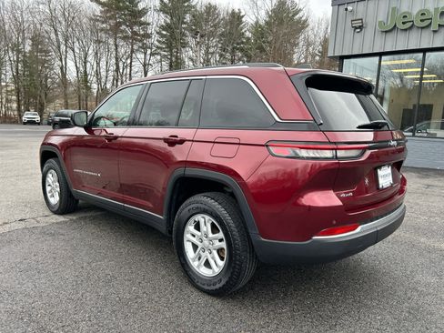Used 2022 Jeep Grand Cherokee Laredo w/ Luxury Tech Group I AWD/4WD image 8