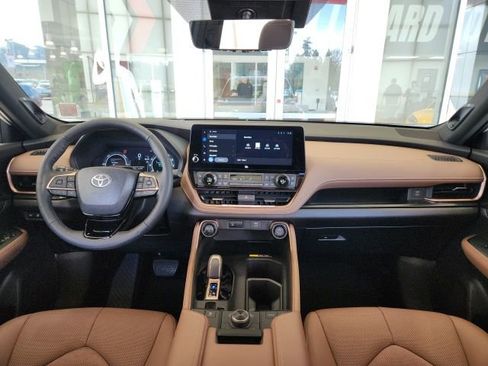 Certified 2025 Toyota Grand Highlander MAX Platinum image 20