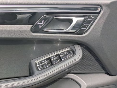 Used 2025 Porsche Macan AWD/4WD image 24