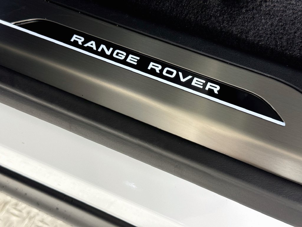 Used 2026 Land Rover Range Rover Sport SE AWD/4WD image 18