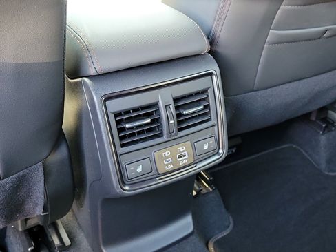 Used 2025 Subaru Forester Touring AWD/4WD image 13