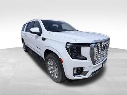 Used 2023 GMC Yukon XL Denali AWD/4WD image 7
