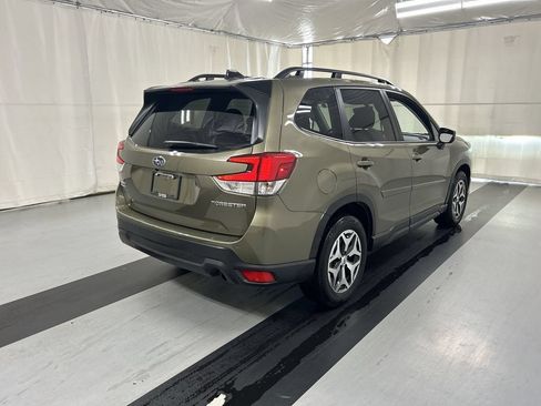Used 2024 Subaru Forester Premium AWD/4WD image 2