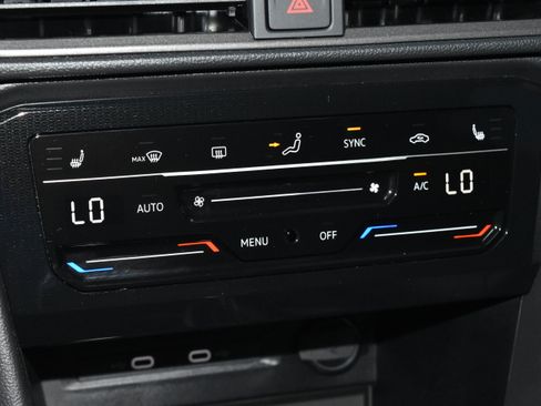 New 2026 Volkswagen Taos SE FWD image 10