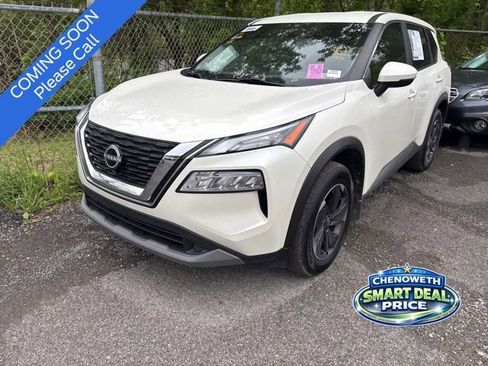 Used 2023 Nissan Rogue SV AWD/4WD image 3