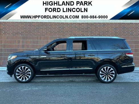 Used 2023 Lincoln Navigator L Reserve image 1