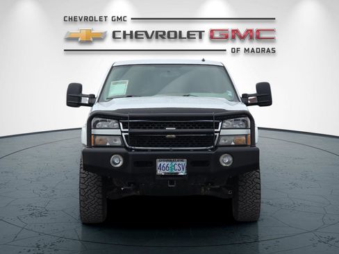 Used 2006 Chevrolet Silverado 2500 LT w/ Heavy-Duty Power Package image 8