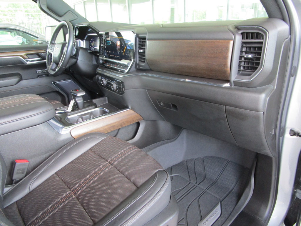 Used 2023 Chevrolet Silverado 1500 High Country w/ High Country Premium Package AWD/4WD image 43
