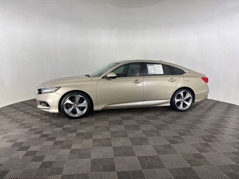 Used 2020 Honda Accord Touring image 4