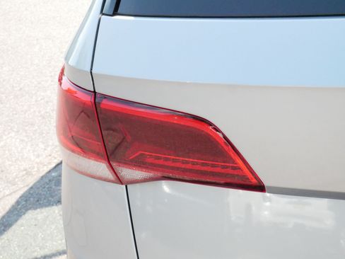 Certified 2022 Volkswagen Taos SE AWD/4WD image 17