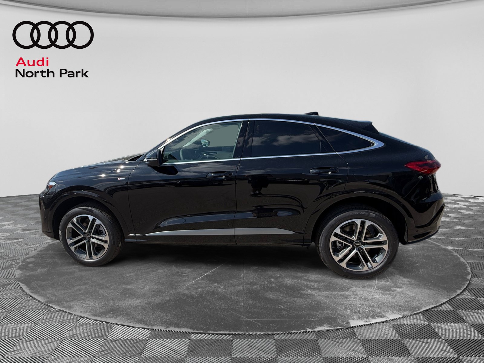 New 2026 Audi Q5 Premium Plus AWD/4WD image 2