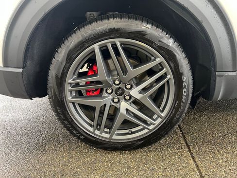 Used 2025 Ford Explorer ST image 20