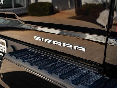 Used 2025 GMC Sierra 3500 Denali w/ Denali Reserve Package image 20