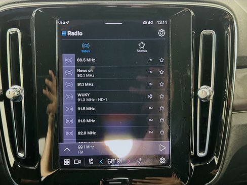 Used 2023 Volvo XC40 Recharge Ultimate image 21