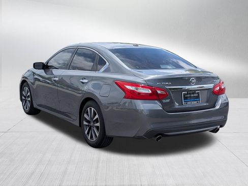 Used 2017 Nissan Altima 2.5 SV FWD image 3