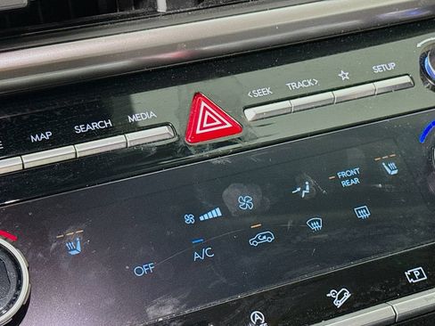 Used 2025 Hyundai Santa Fe SEL FWD image 20