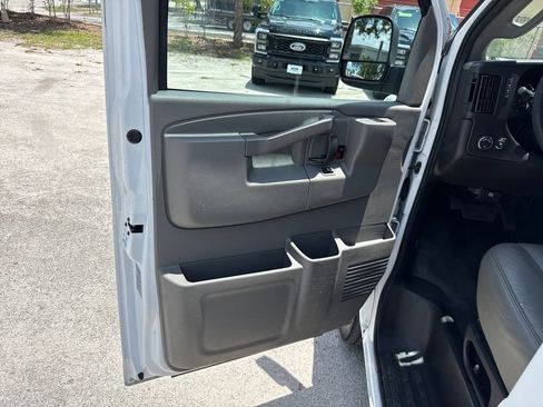 Used 2021 GMC Savana 2500 RWD image 13