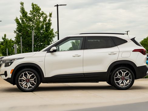 Used 2021 Kia Seltos S AWD/4WD image 6