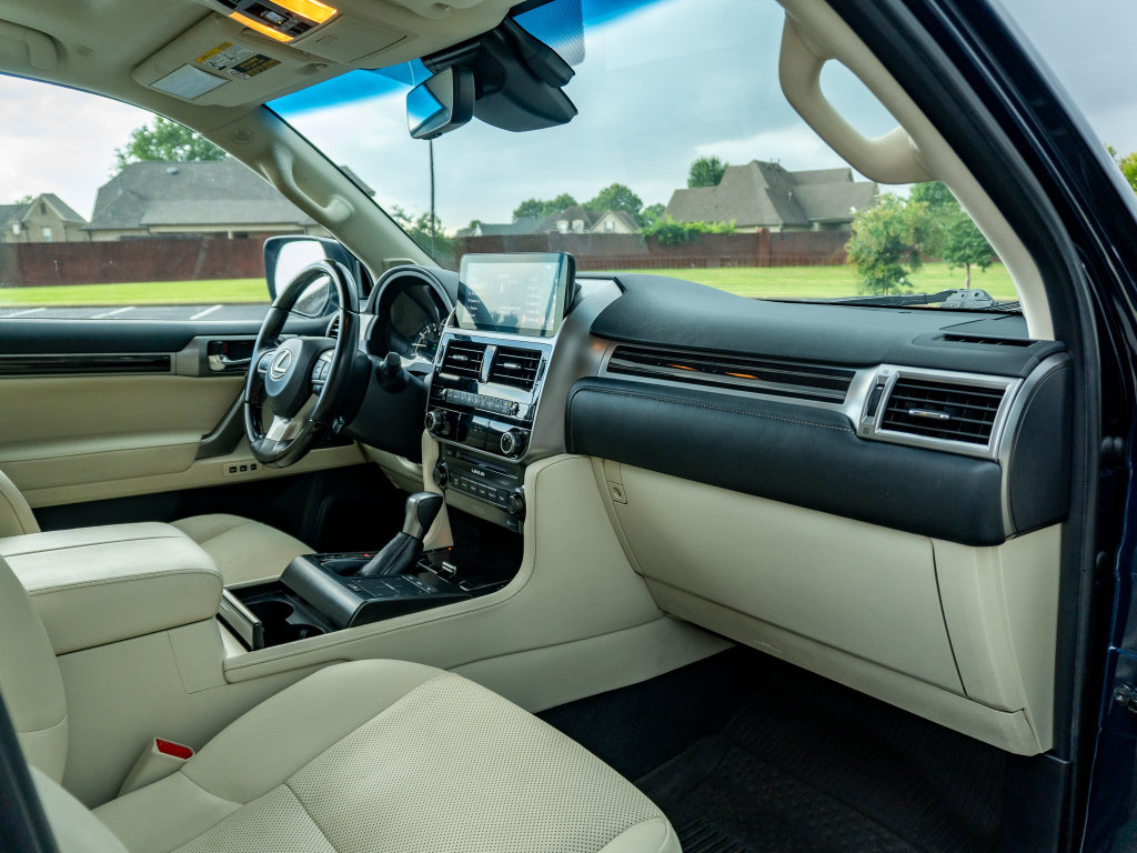 Used 2023 Lexus GX 460 Premium w/ Accessory Package AWD/4WD image 19