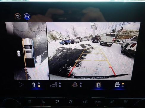 Used 2025 Chevrolet Colorado ZR2 w/ Technology Package image 27