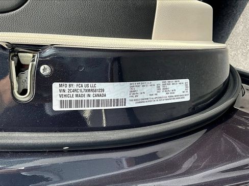 Used 2021 Chrysler Pacifica Touring-L FWD image 16