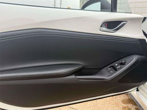 New 2025 MAZDA MX-5 Miata Club RWD image 13