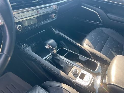 Used 2022 Kia Telluride SX w/ SX Prestige Package image 15